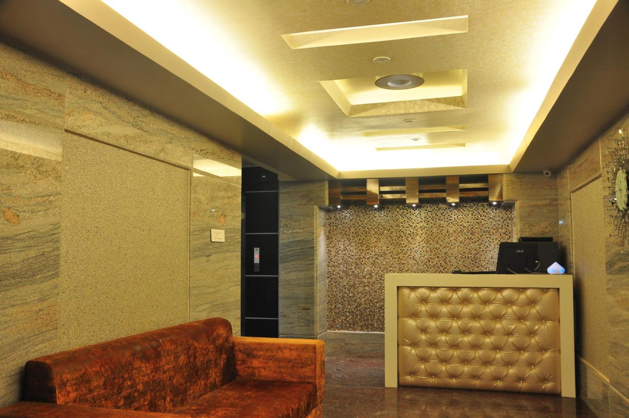 Awesome Palace Hotel Guwahati Buitenkant foto