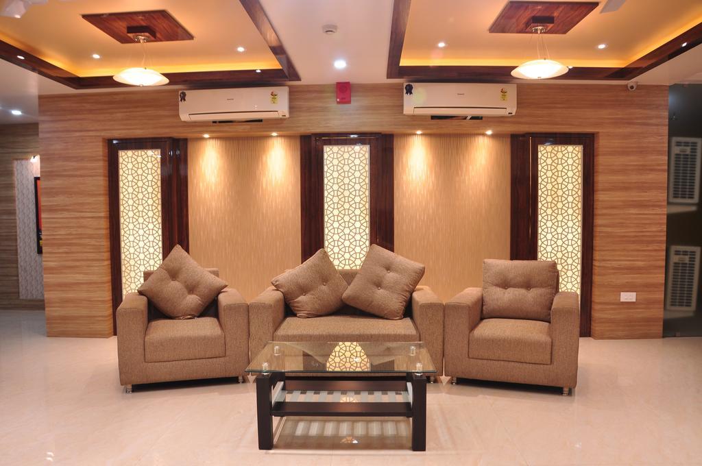 Awesome Palace Hotel Guwahati Buitenkant foto