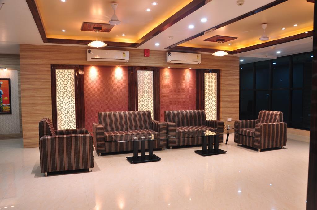 Awesome Palace Hotel Guwahati Buitenkant foto