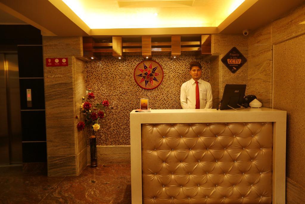 Awesome Palace Hotel Guwahati Buitenkant foto
