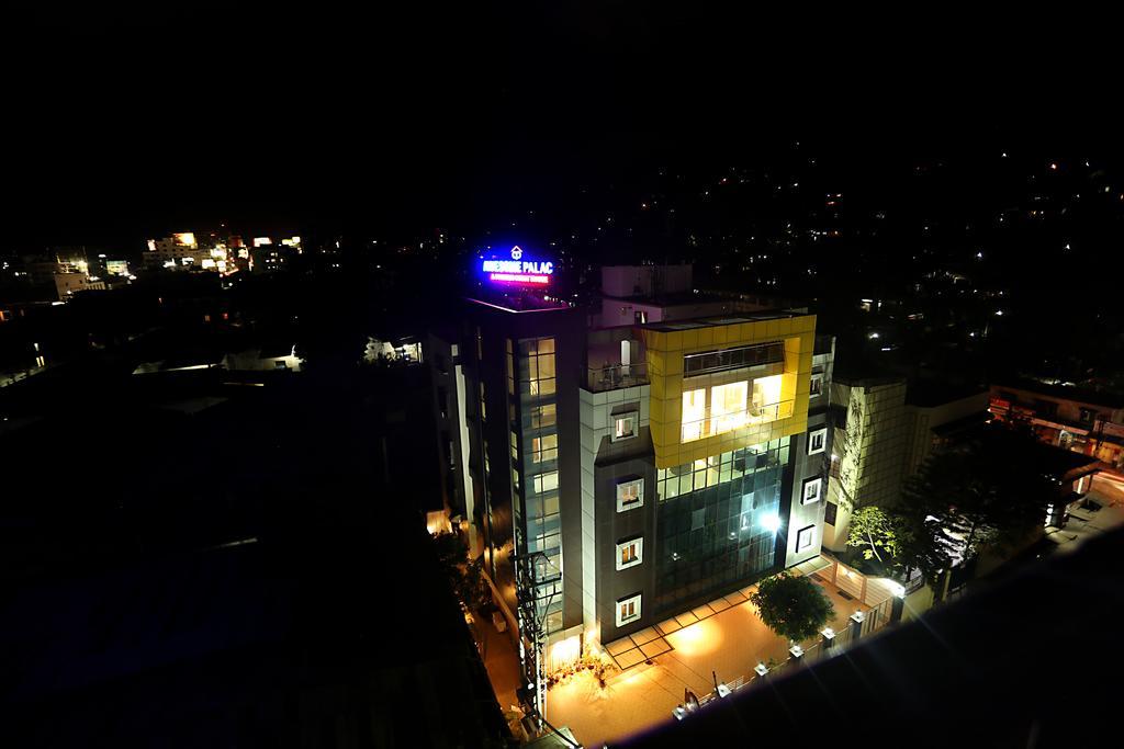 Awesome Palace Hotel Guwahati Buitenkant foto