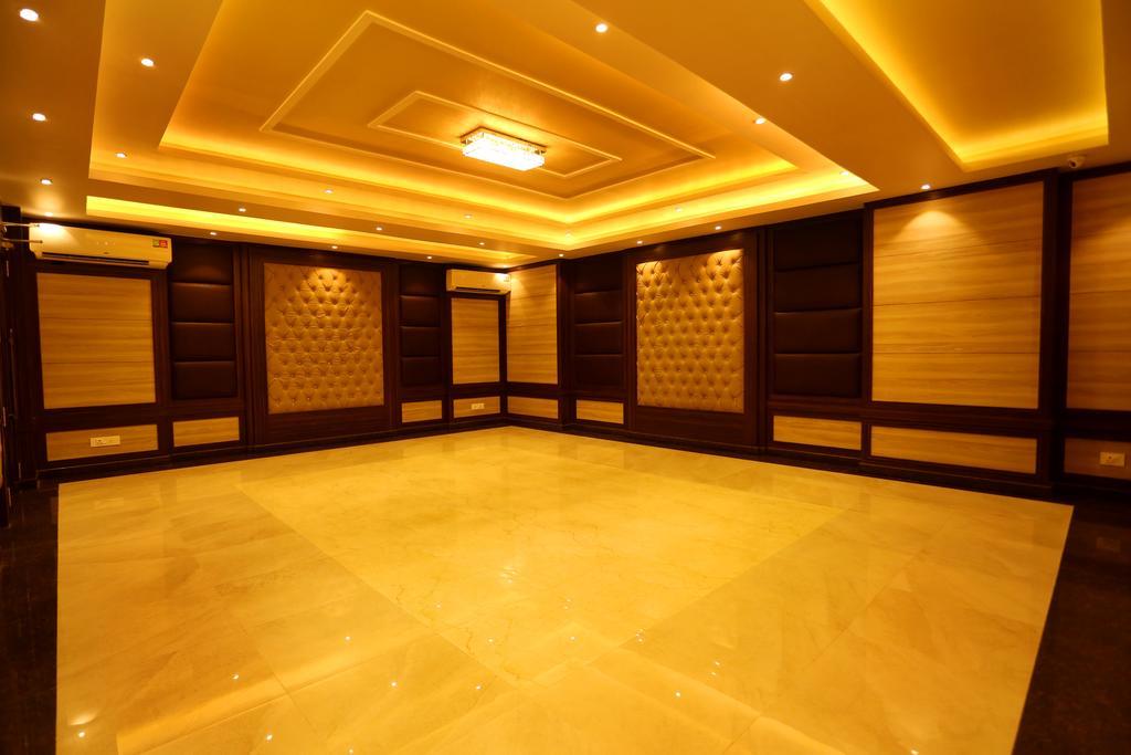 Awesome Palace Hotel Guwahati Buitenkant foto