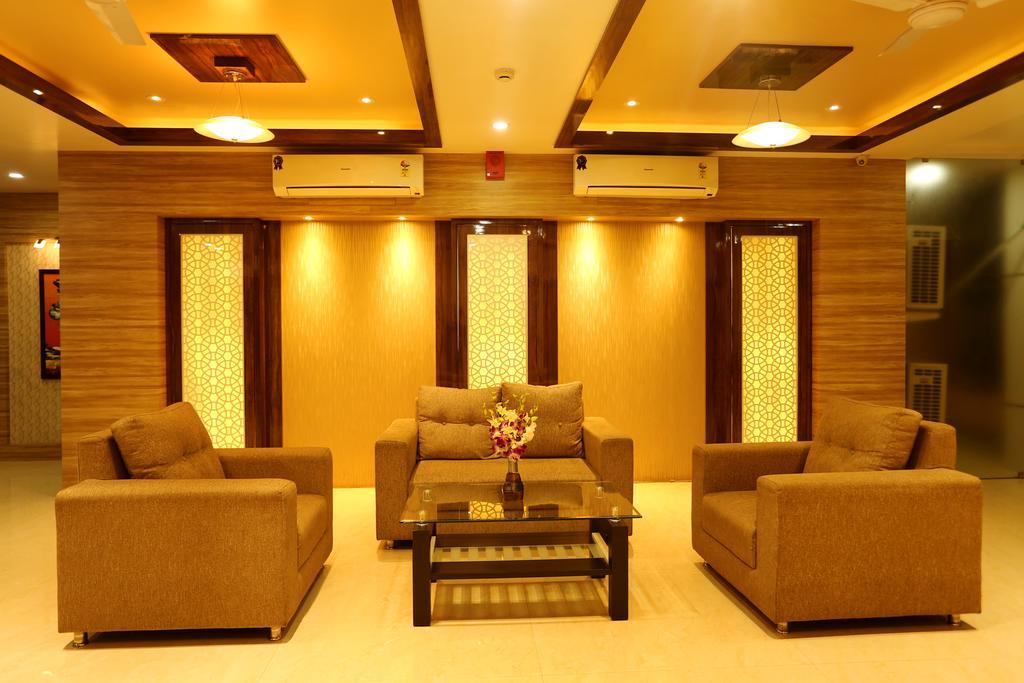 Awesome Palace Hotel Guwahati Buitenkant foto