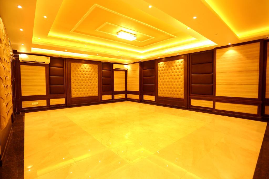 Awesome Palace Hotel Guwahati Buitenkant foto
