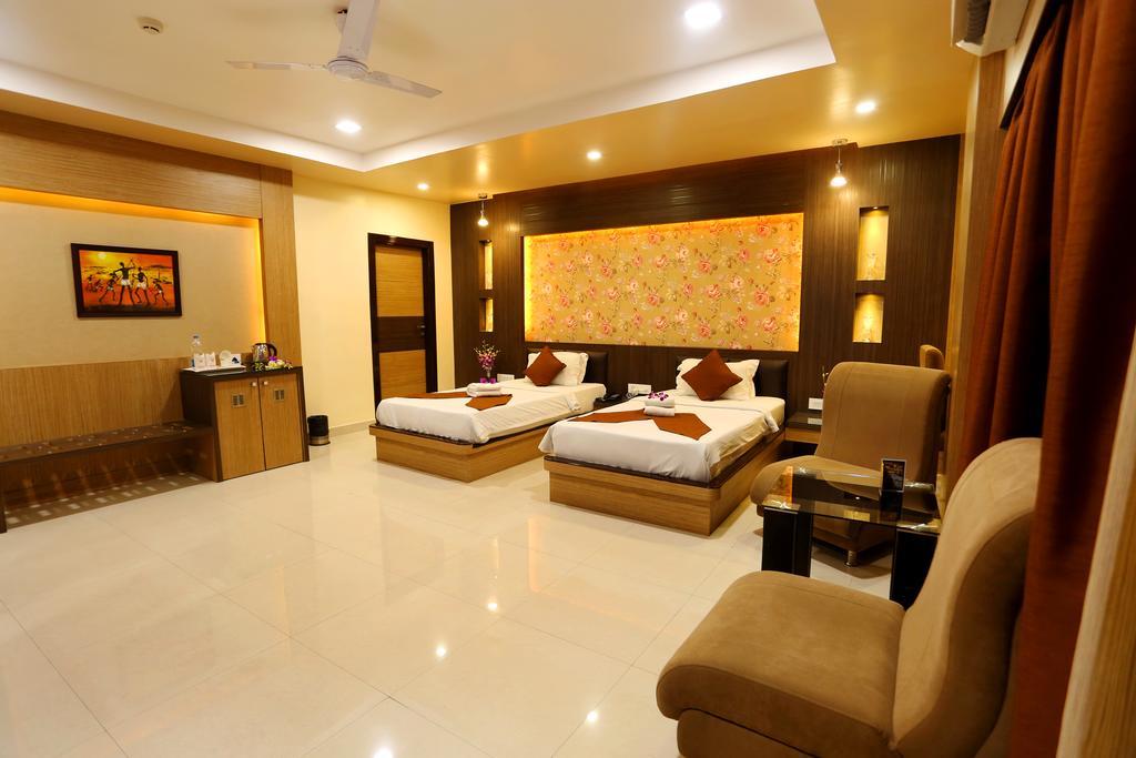 Awesome Palace Hotel Guwahati Buitenkant foto