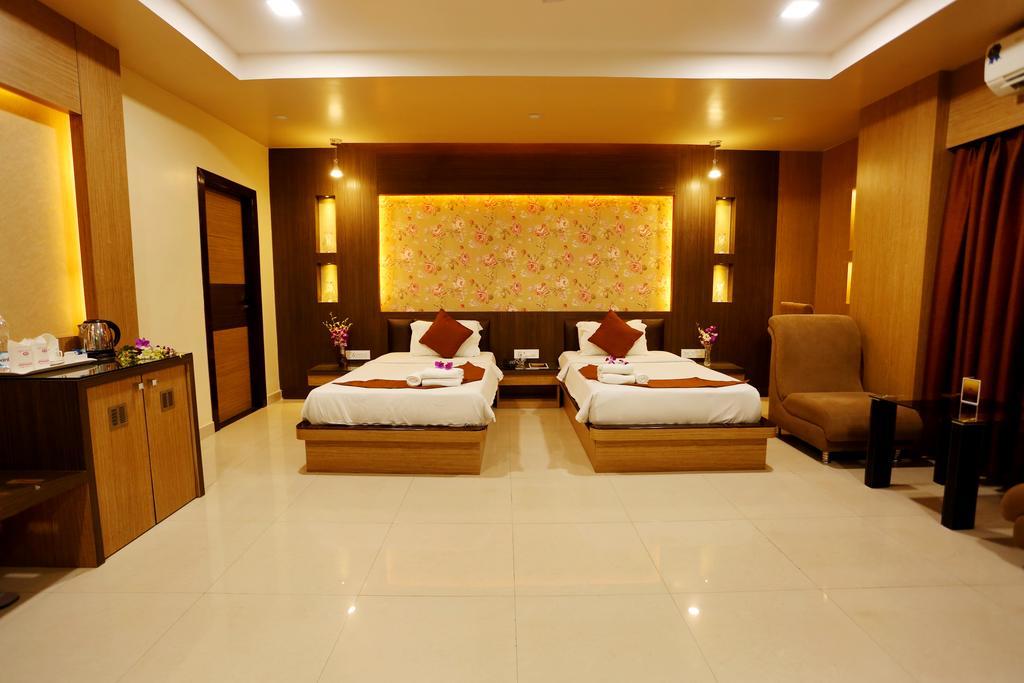 Awesome Palace Hotel Guwahati Buitenkant foto