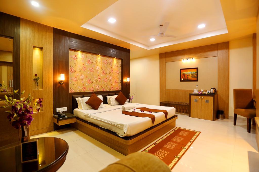 Awesome Palace Hotel Guwahati Buitenkant foto