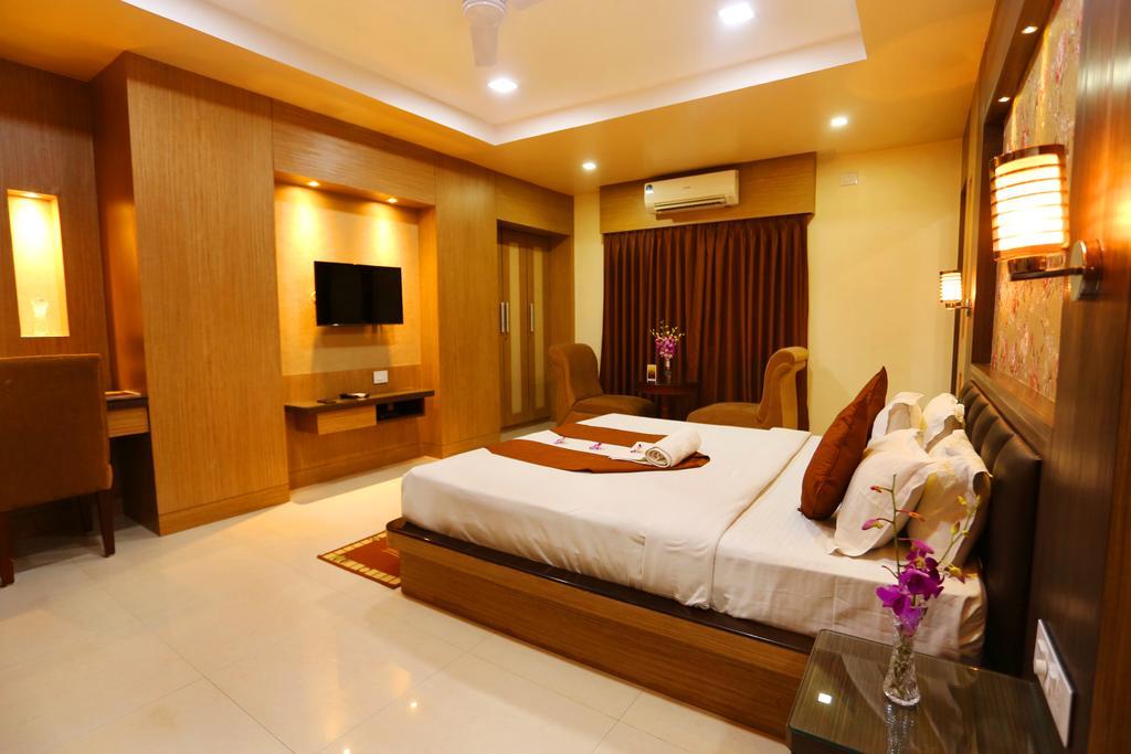 Awesome Palace Hotel Guwahati Buitenkant foto