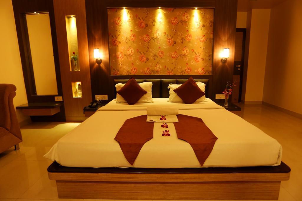 Awesome Palace Hotel Guwahati Buitenkant foto