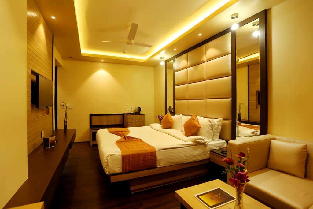 Awesome Palace Hotel Guwahati Buitenkant foto