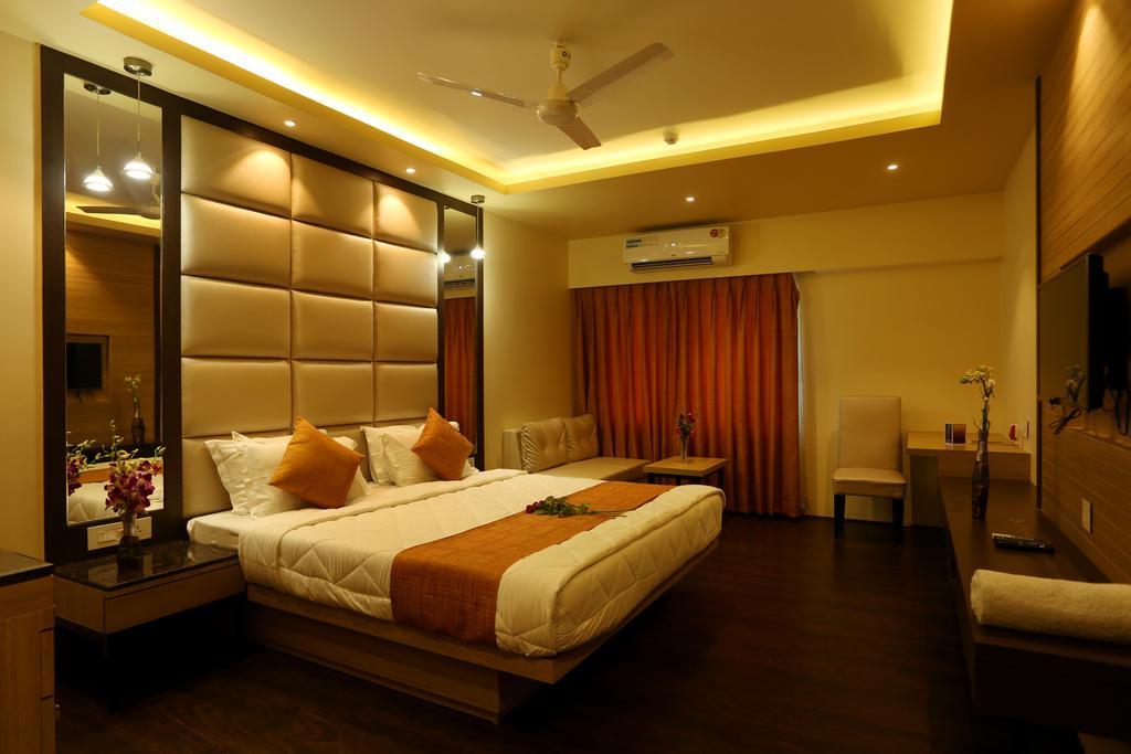 Awesome Palace Hotel Guwahati Buitenkant foto