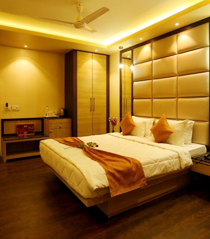 Awesome Palace Hotel Guwahati Buitenkant foto